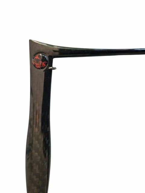 Kule merker og krokfeste i bakkant.